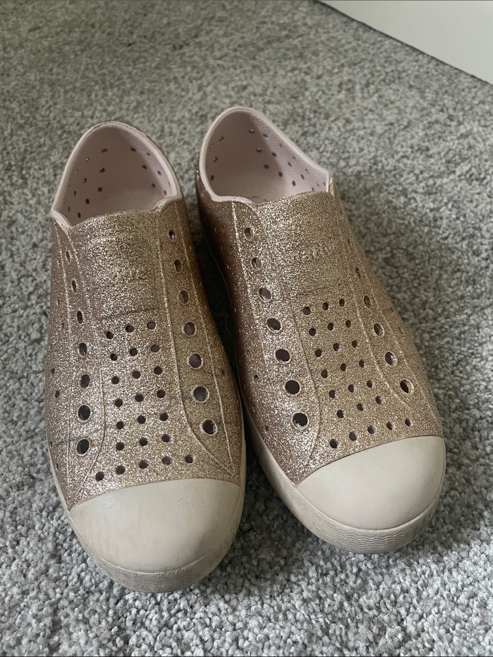 Native Jefferson slip on sneakers Sz J2 gold glitter